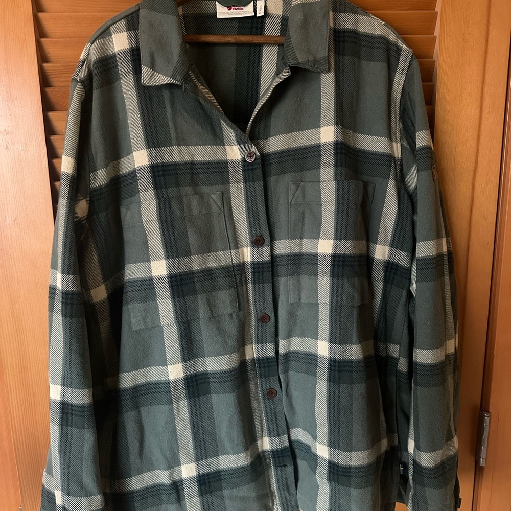 Fjallraven women’s XL Green Plaid Button-Up Shirt jacket